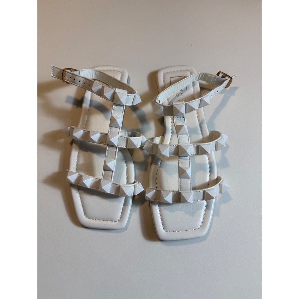 Shu shop White Pyramid Stud Gladiator Sandals Square Toe Ankle Strap Size 6.5